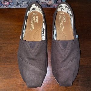 TOMS SHOES